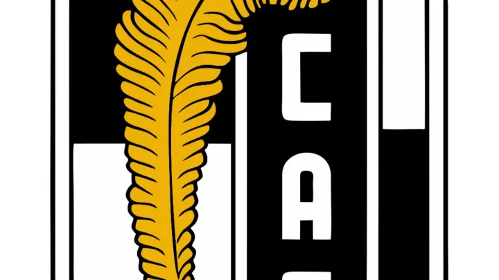 Escudo del Club Atlético Estudiantes de Paraná con diseño en blanco y negro y una pluma dorada como símbolo institucional.